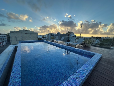 4 piscinas al aire libre. 2BR Penthouse with Rooftop Pool