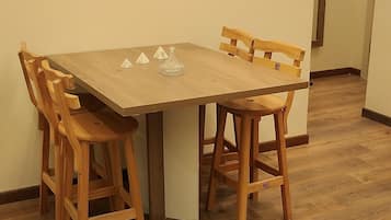 Deluxe Quadruple Room, Desert View | In-room dining