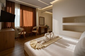 Deluxe Double Room, pemandangan gurun | Cadar kapas Mesir, peralatan tempat tidur premium, bar mini, meja 