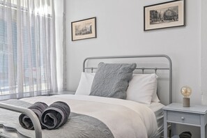 2 chambres, fer et planche à repasser, Wi-Fi gratuit, draps fournis