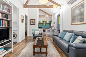 TV - Timboon  Boutique Central Apartment on the Rail Trail (Timboon)