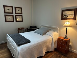 2 slaapkamers, een strijkplank/strijkijzer, gratis wifi, beddengoed