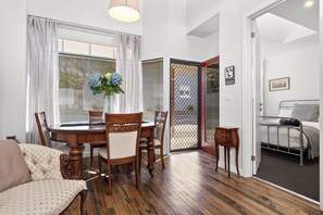 2 bedrooms, iron/ironing board, free WiFi, bed sheets - Timboon  Boutique Central Apartment on the Rail Trail (Timboon)