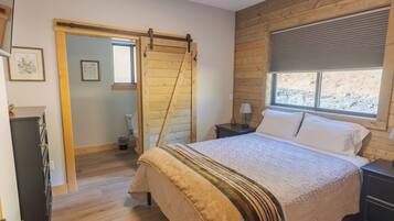 2 bedrooms, travel cot, free WiFi, bed sheets