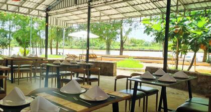 Sun&Roots Lodge Restaurant and Bar