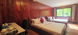 Kamar Quadruple Basic, pemandangan kanal | Meja kerja dan Wi-Fi gratis
