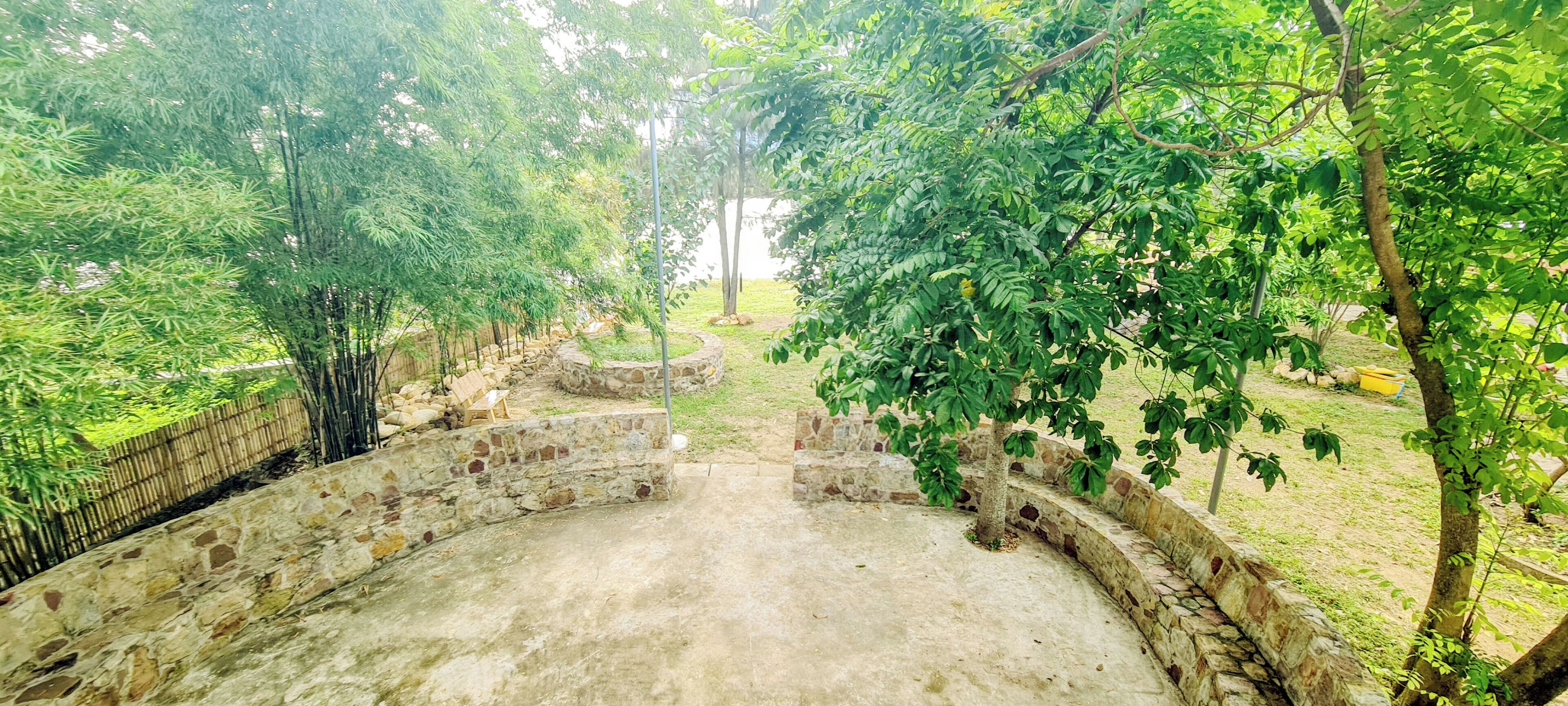 Meja kerja dan Wi-Fi gratis