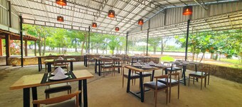 Sun&Roots Lodge Restaurant and Bar