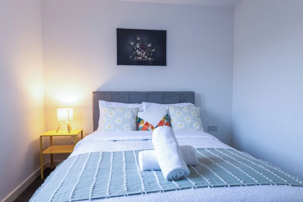 2 bedrooms, iron/ironing board, WiFi, bed sheets