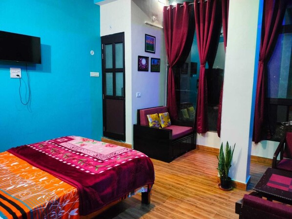Quarto triplo luxo | Ferros/tábuas de passar roupa, Wi-Fi de cortesia
