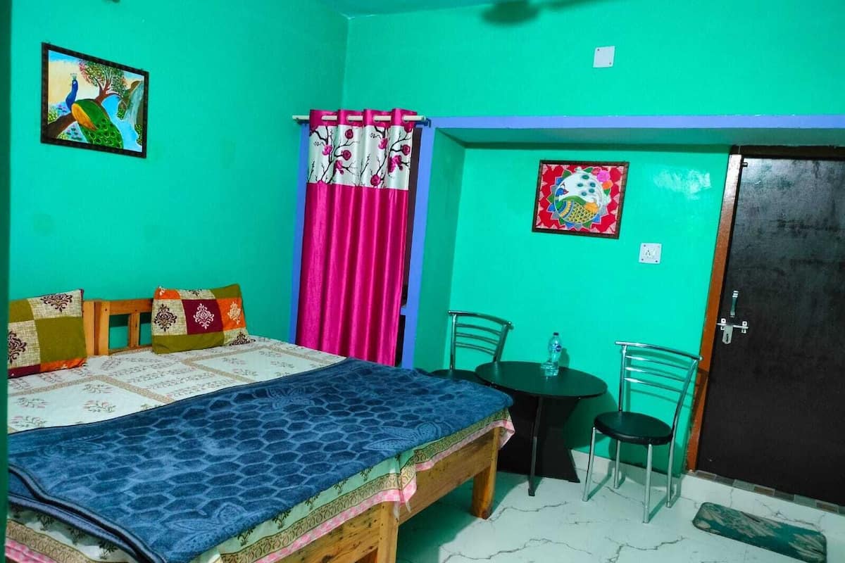 Quarto casal básico | Ferros/tábuas de passar roupa, Wi-Fi de cortesia