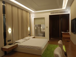 Deluxe Room | Peralatan tempat tidur premium, Wi-fi percuma, cadar katil