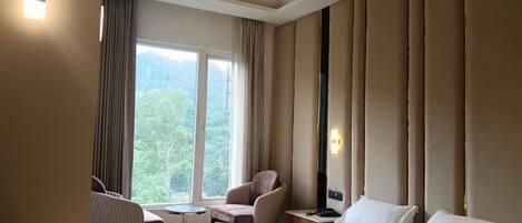 Quarto superior | Roupas de cama premium, Wi-Fi de cortesia, roupa de cama