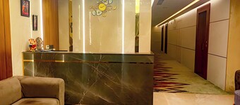 Hotel Maharaja Crest