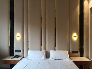 Super Deluxe Room With Mountain View | Premium bedding, free WiFi, bed sheets - Hotel Maharaja Crest (Katra)