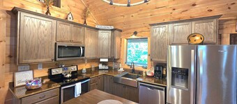 20% Off by 5/31 Fox Den  Lakefront Douglas Lake