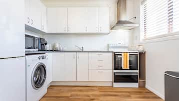 Fridge, stovetop