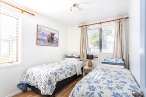 2 bedrooms, iron/ironing board, WiFi