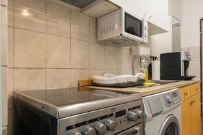 Basic Apartment | Private kitchen