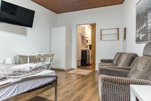 Departamento básico | Tabla de planchar con plancha y wifi gratis 