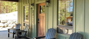 Cozy 2-bedroom cabin minutes from Spirit Mountain casino