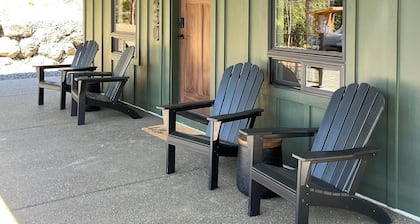 Cozy 2-bedroom cabin minutes from Spirit Mountain casino