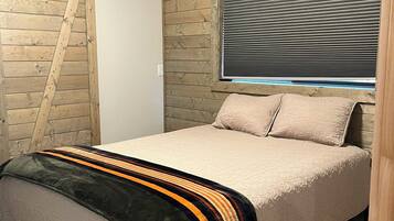 2 bedrooms, travel crib, free WiFi, bed sheets