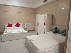 5 عدّة غرف نوم ومكواة/لوح كي وواي فاي وملاءات أسرّة