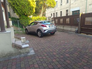 المنطقة المحيطة بالمنشأة