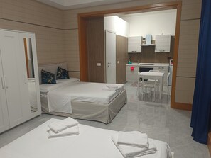 5 Schlafzimmer, BĂŒgeleisen/BĂŒgelbrett, WLAN, BettwĂ€sche