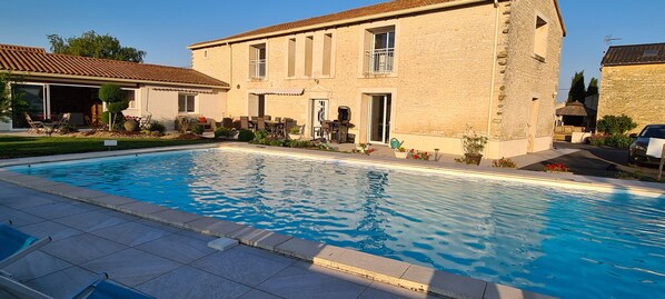 Alberca al aire libre por temporada 