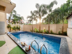 Hus | Basseng | Utendørsbasseng