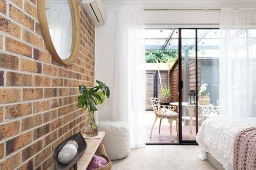 Private, Bright & Cozy 2BR Retreat in Bentleigh | Steps to Train, Park & Shops