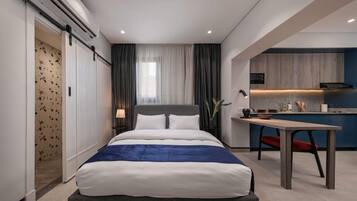 1 bedroom, desk, WiFi, bed sheets