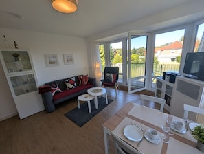 TV, table tennis, stereo - Comfortable, beachfront apartment Nige Ooge 9 with balcony - Nige Ooge (Cuxhaven)
