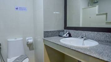 Dusch, hårtork och handdukar