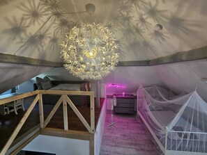 2 bedrooms, iron/ironing board, Internet, bed sheets