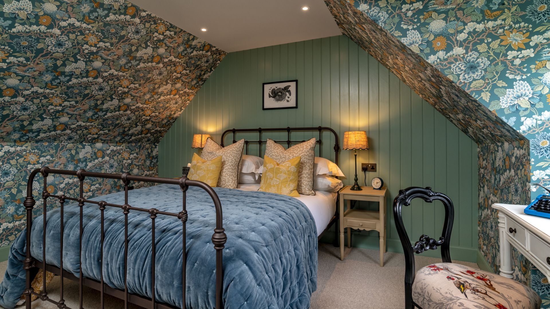 3 عدّة غرف نوم ومكواة/لوح كي وواي فاي وملاءات أسرّة