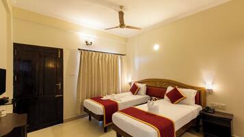 Deluxe Double Room, Balcony, Sea View | Iron/ironing board, free WiFi