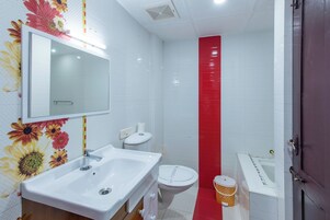 Artículos de tocador gratuitos, secador de pelo, batas, toallas