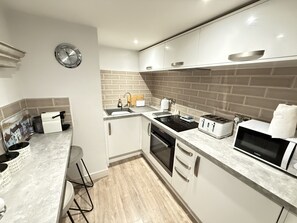 Fridge, microwave, oven, coffee/tea maker