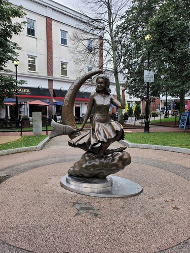 Walk to Witch Trials, Museums & More—Charming 2BR in the Heart of Salem, MA