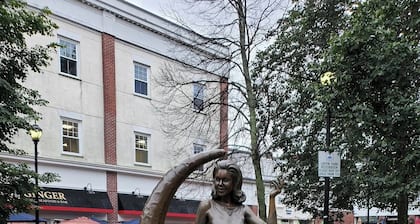 Walk to Witch Trials, Museums & More—Charming 2BR in the Heart of Salem, MA