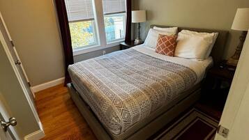 2 bedrooms, iron/ironing board, WiFi, bed sheets