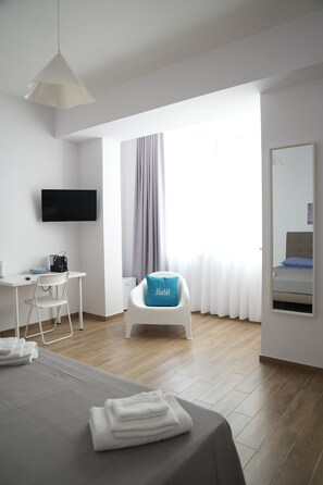 Quadruple Room, Non Smoking | Desk, free WiFi