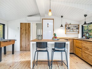 Kühlschrank, Geschirrspüler, Kochgeschirr/Geschirr/Besteck