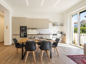 Dining - Cosy apartment for 5 guests with A/C, WIFI, TV and balcony (Milan)