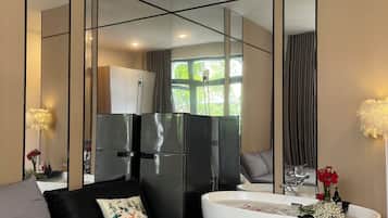 Superior Room, 1 Queen Bed, Bathtub, City View