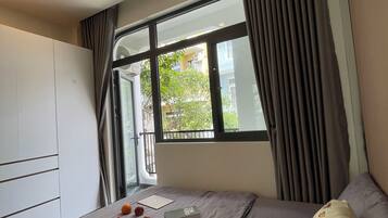 Habitación superior, 1 cama de matrimonio, bañera, vistas a la ciudad | Sábanas de algodón egipcio y ropa de cama de alta calidad