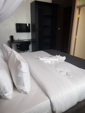 Deluxe Double Room, City View | Free WiFi, bed sheets - Grand Turaco Hotel Kakamega (Kakamega)